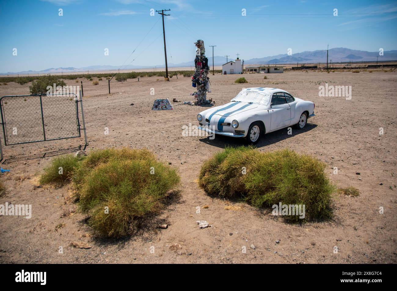 Il Roy's Motel è un famoso punto di riferimento lungo la Route 66 in questa parte del deserto del Mojave in California. Foto Stock