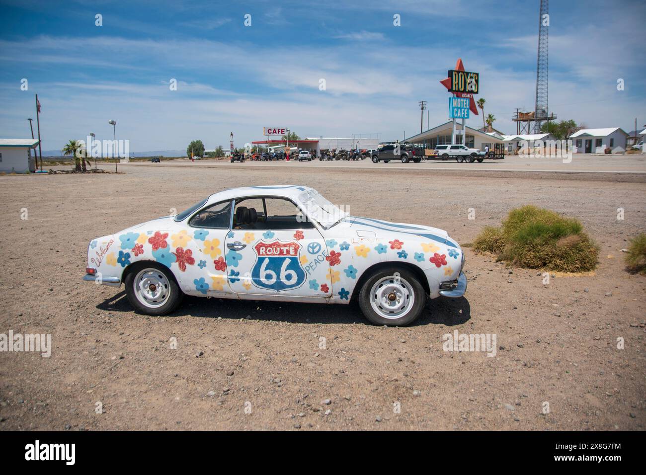 Il Roy's Motel è un famoso punto di riferimento lungo la Route 66 in questa parte del deserto del Mojave in California. Foto Stock