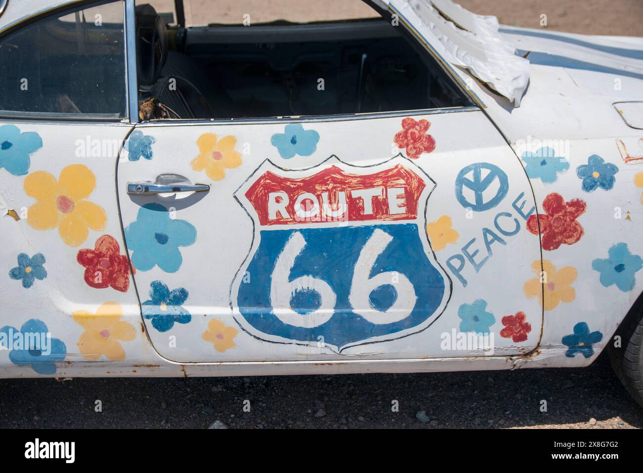 Il Roy's Motel è un famoso punto di riferimento lungo la Route 66 in questa parte del deserto del Mojave in California. Foto Stock