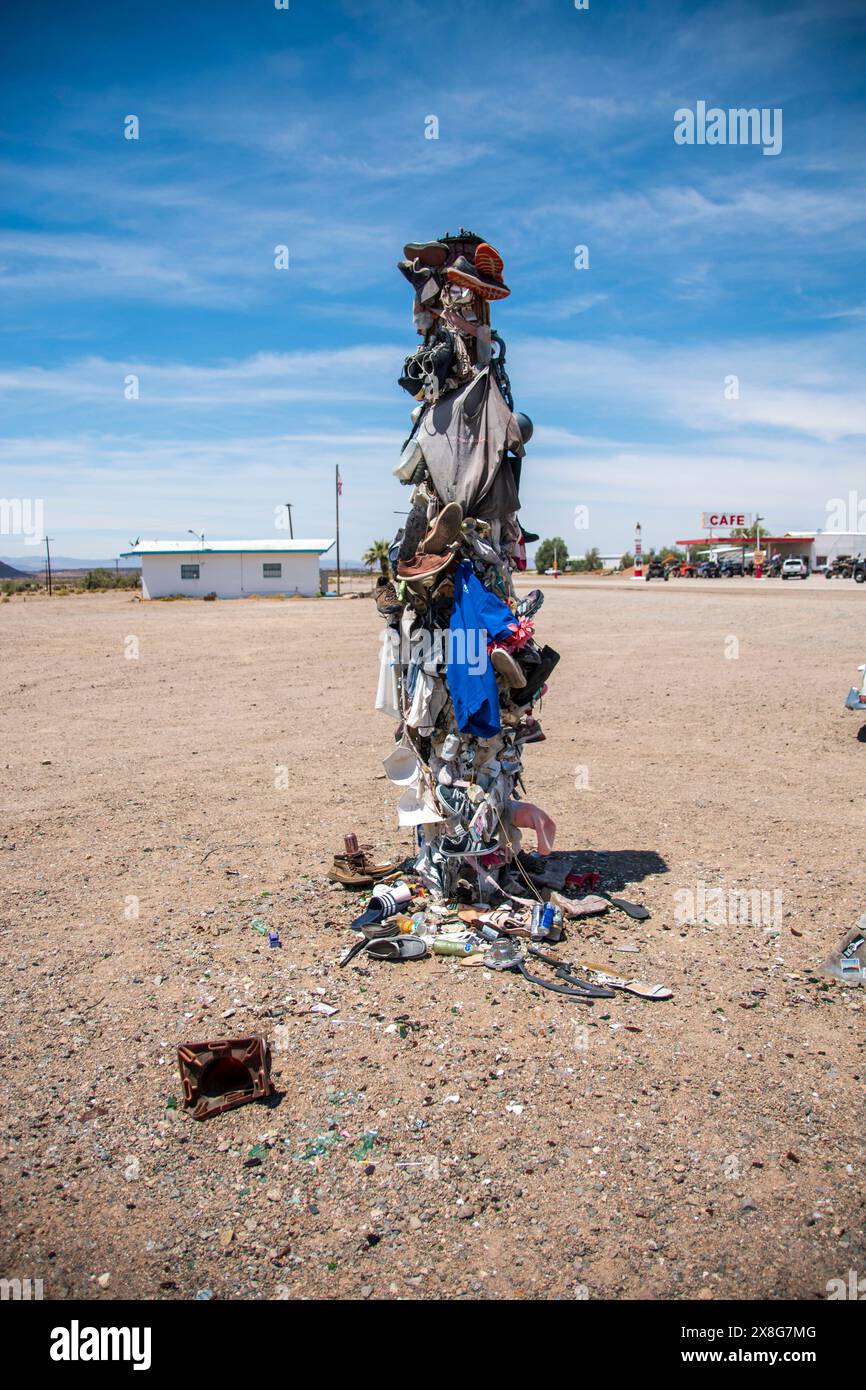 Il Roy's Motel è un famoso punto di riferimento lungo la Route 66 in questa parte del deserto del Mojave in California. Foto Stock