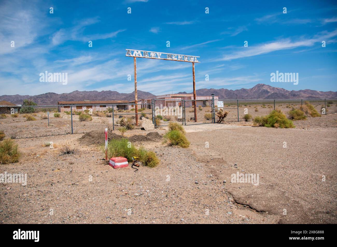 Il Roy's Motel è un famoso punto di riferimento lungo la Route 66 in questa parte del deserto del Mojave in California. Foto Stock