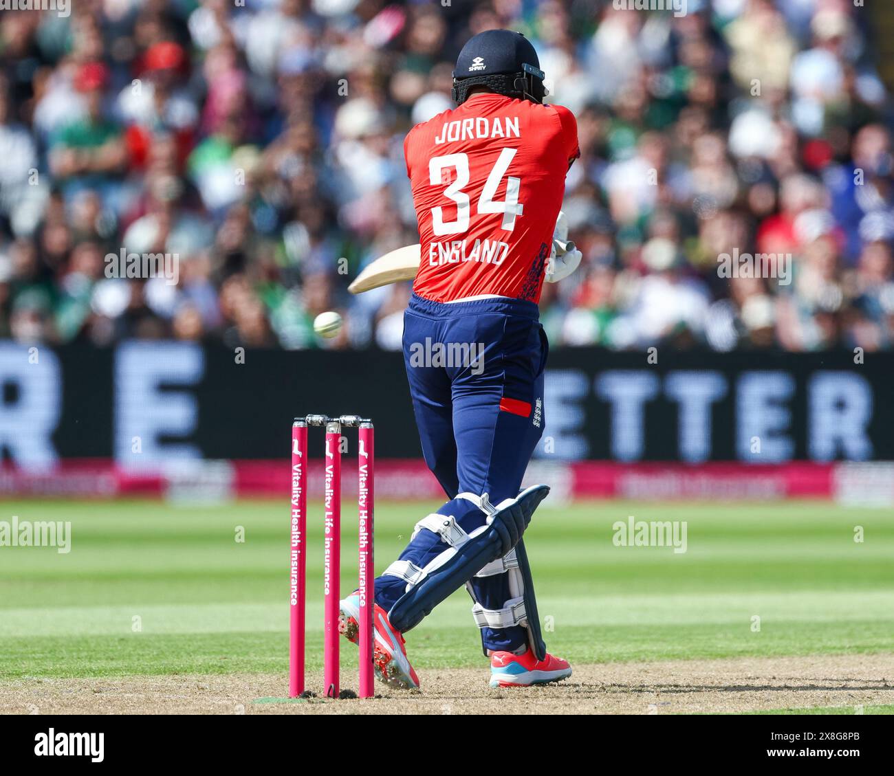 Birmingham, Regno Unito. 25 maggio 2024. Chris Jordan in azione con la mazza durante il 2° Vitality IT20 match tra Inghilterra e Pakistan all'Edgbaston Cricket Ground, Birmingham, Inghilterra, il 25 maggio 2024. Foto di Stuart Leggett. Solo per uso editoriale, licenza richiesta per uso commerciale. Non utilizzare in scommesse, giochi o pubblicazioni di singoli club/campionato/giocatori. Crediti: UK Sports Pics Ltd/Alamy Live News Foto Stock
