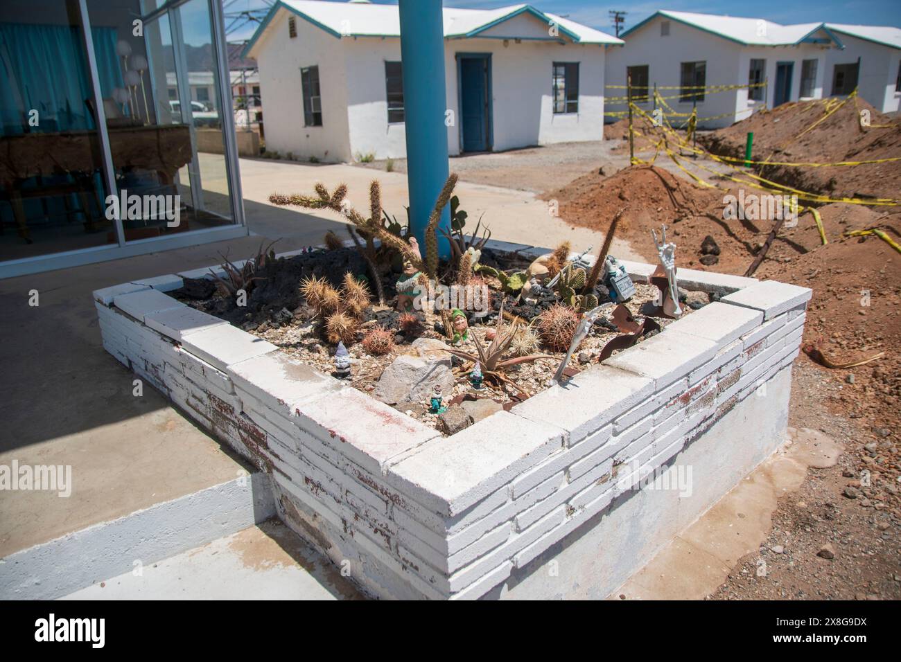 Il Roy's Motel è un famoso punto di riferimento lungo la Route 66 in questa parte del deserto del Mojave in California. Foto Stock