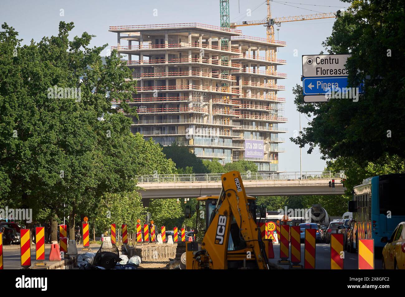 Bucarest, Romania - 24 maggio 2024: One Floreasca Towers, un complesso immobiliare premium in costruzione appartenente al promotore One United proprieta' Foto Stock