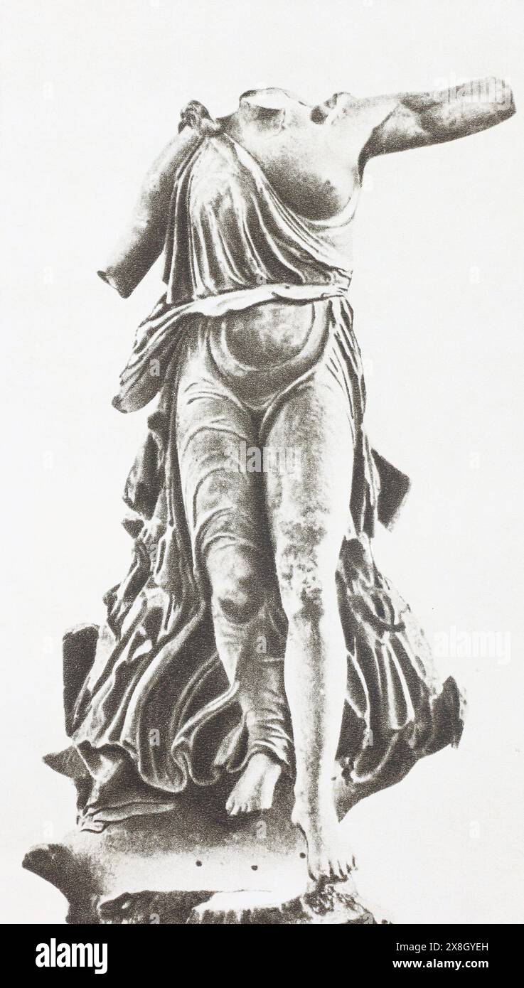 La Nike di Paionios è un'antica statua della dea greca della vittoria, Nike, realizzata dallo scultore Paionios (Peonio di Mende) tra il 425 a.C. e il 420 a.C. Foto della metà del XX secolo. Foto Stock
