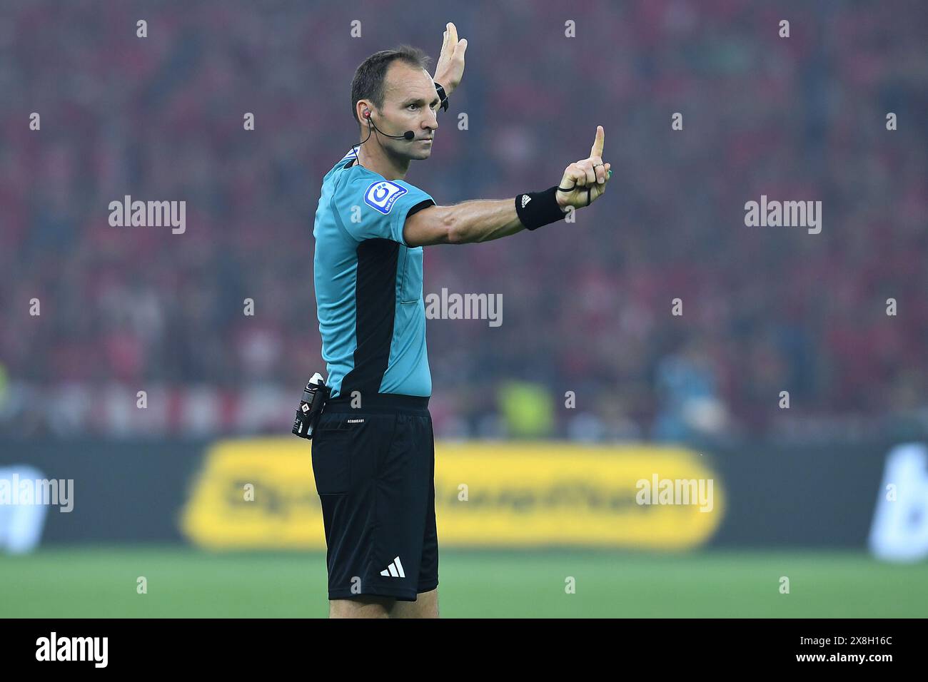 Berlino, Germania. 25 maggio 2024. Fussball DFB-Pokal finale 1. FC Kaiserslautern - Bayer 04 Leverkusen am 25.05.2023 im Olympiastadion a Berlino Schiedsrichter Bastian Dankert le normative DFB vietano qualsiasi uso di fotografie come sequenze di immagini e/o quasi-video. Foto: Revierfoto credito: ddp media GmbH/Alamy Live News Foto Stock