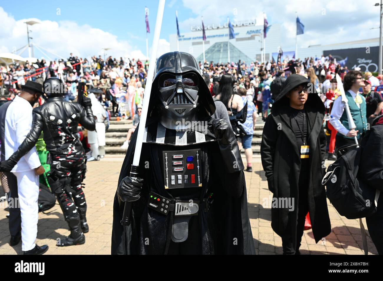 LONDRA, INGHILTERRA - MAGGIO 25 2024: Migliaia di persone partecipano all'MCM Comic con London - giorno 2 presso l'MCM Comic con London presso Excel London, Regno Unito. Credito: Vedi li/Picture Capital/Alamy Live News Foto Stock