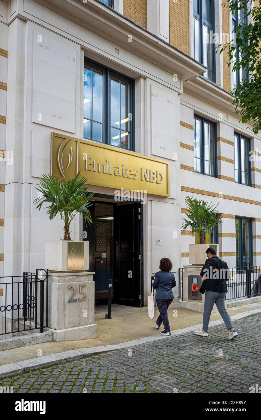 Emirates NBD Branch London - Emirates NBD House al 25 Knightsbridge London. Emirates NBD è un gruppo bancario leader in Medio Oriente. Foto Stock