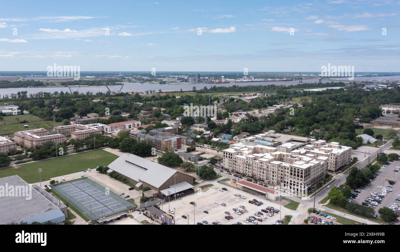 Baton Rouge, Louisiana, Stati Uniti - 21 aprile 2024: Il sole del pomeriggio splende nel campus della Louisiana State University (LSU). Foto Stock