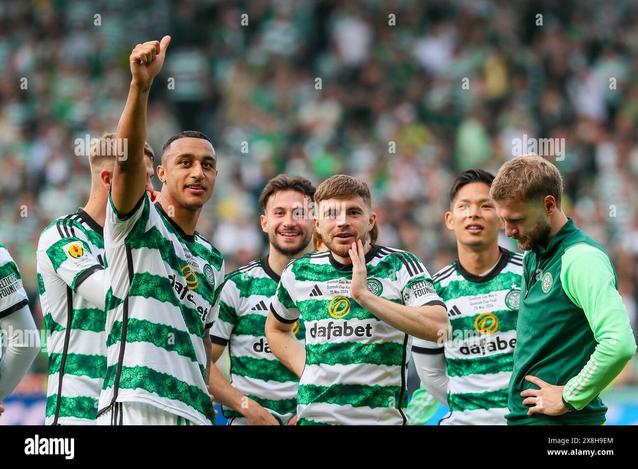Glasgow, Regno Unito. 25 maggio 2024. Il Celtic ha vinto la Scottish Cup, all'Hampden Park di Glasgow, in Scozia, nel Regno Unito dopo che Adam Idah ha segnato per il Celtic in 90 minuti. Callum McGregor, capitano del Celtic e Brendan Rodgers, allenatore del Celtic, accettò la Coppa. Crediti: Findlay/Alamy Live News Foto Stock Glasgow, Regno Unito. 25 maggio 2024. Il Celtic ha vinto la Scottish Cup, all'Hampden Park di Glasgow, in Scozia, nel Regno Unito dopo che Adam Idah ha segnato per il Celtic in 90 minuti. Callum McGregor, capitano del Celtic e Brendan Rodgers, allenatore del Celtic, accettò la Coppa. Crediti: Findlay/Alamy Live News Foto Stock