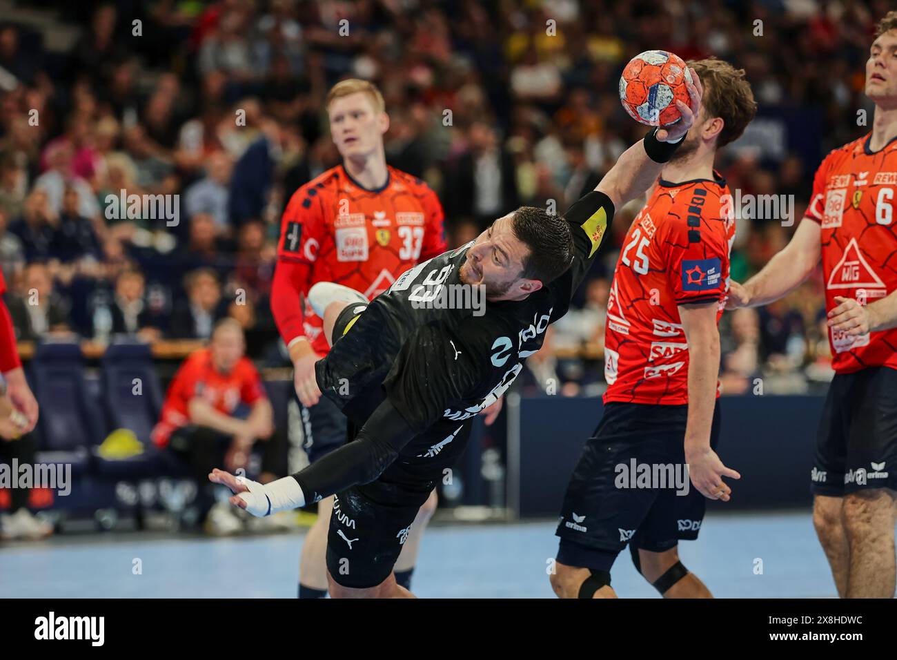 Amburgo, Amburgo, Germania. 25 maggio 2024. Mijljlo Marsenic - Fuechse Berlin 93 in azione durante le finali EHF Men 2024 Handball ad Amburgo (Credit Image: © Mathias Schulz/ZUMA Press Wire) SOLO PER USO EDITORIALE! Non per USO commerciale! Foto Stock