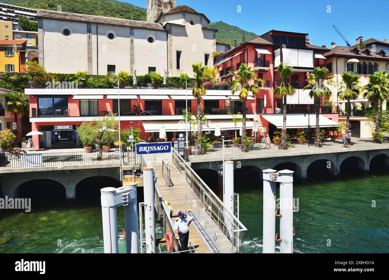 Il terminal dei traghetti di Brissago, in Svizzera. Foto Stock