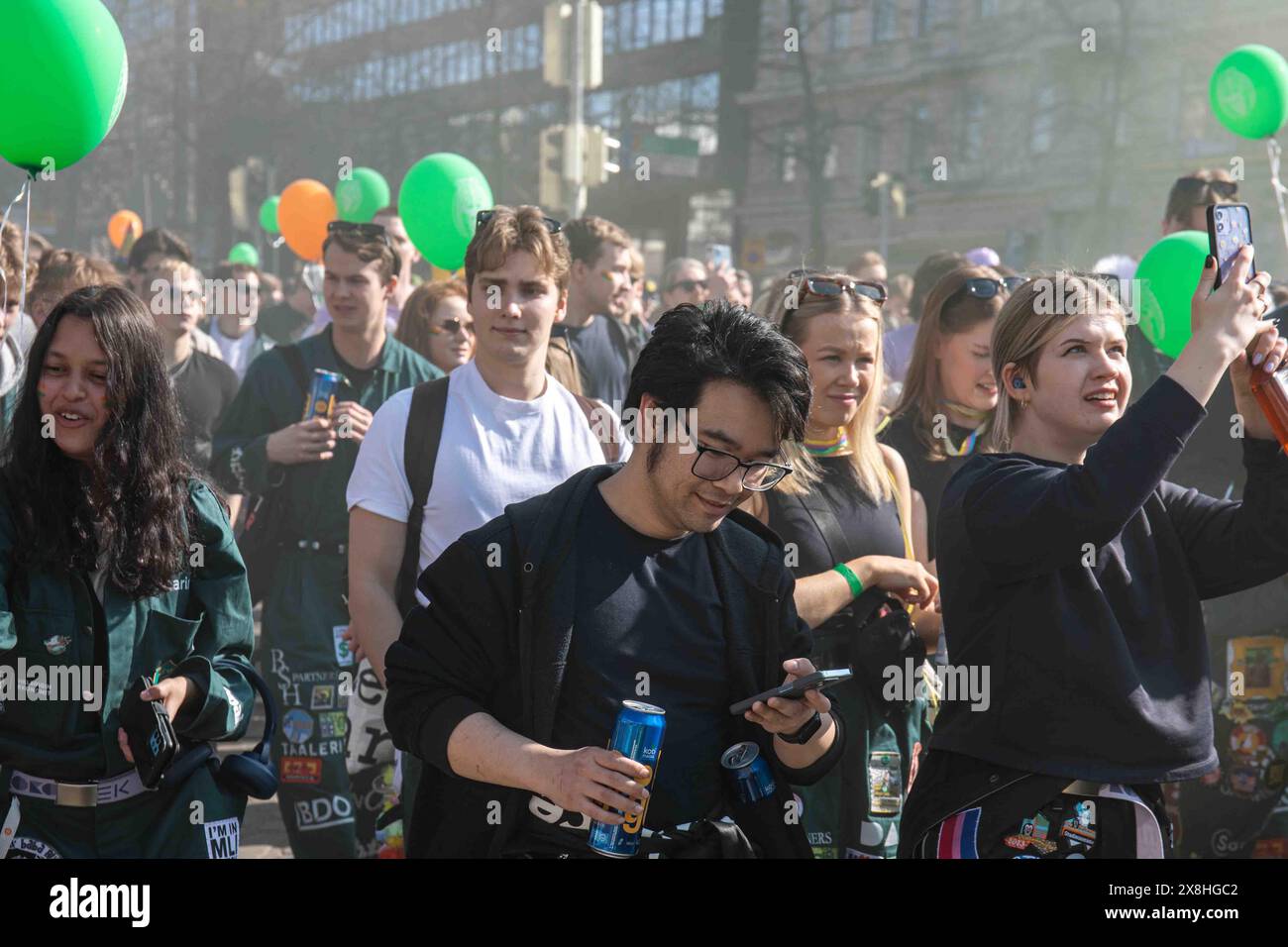 Sfilata degli studenti universitari che celebra la vigilia di maggio a Helsinki, Finlandia Foto Stock