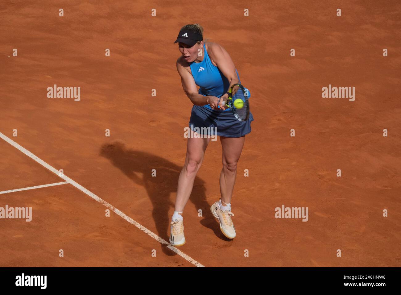 Caroline Wozniacki di Danimarca durante la partita del secondo giorno del mutua Madrid Open a la Caja Magica il 24 aprile 2024 a Madrid, Spagna. Con: Caroline Wozniack dove: Madrid, Spagna quando: 24 apr 2024 credito: Oscar Gonzalez/WENN Foto Stock