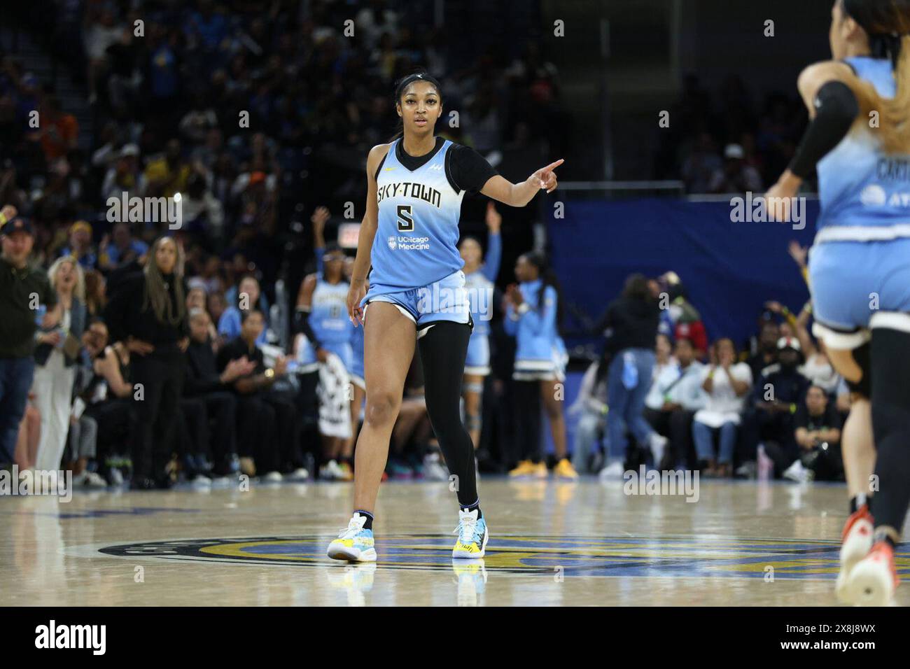 Chicago, Stati Uniti. 25 maggio 2024. Chicago, USA, 25 maggio 2024: Angel Reese (5 Chicago Sky) punti durante la partita tra Chicago Sky e Connecticut Sun sabato 25 maggio 2024 alla Wintrust Arena di Chicago, USA. (NESSUN USO COMMERCIALE) (Shaina Benhiyoun/SPP) credito: SPP Sport Press Photo. /Alamy Live News Foto Stock
