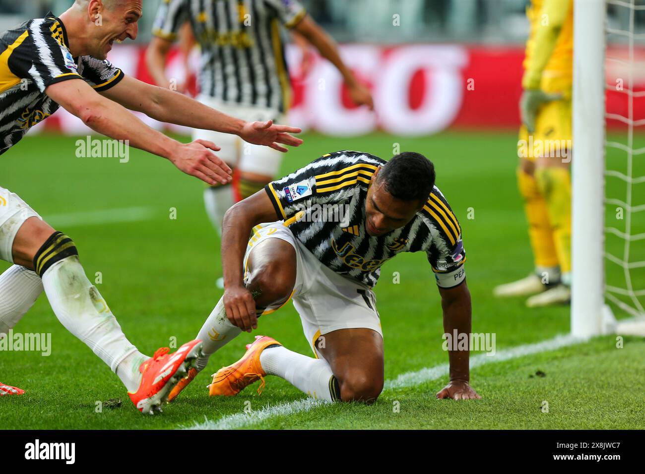 Alex Sandro della Juventus FC festeggia dopo aver segnato nella partita tra Juventus FC e AC Monza il 25 maggio 2024 all'Allianz Stadium di Torino, Ita Foto Stock