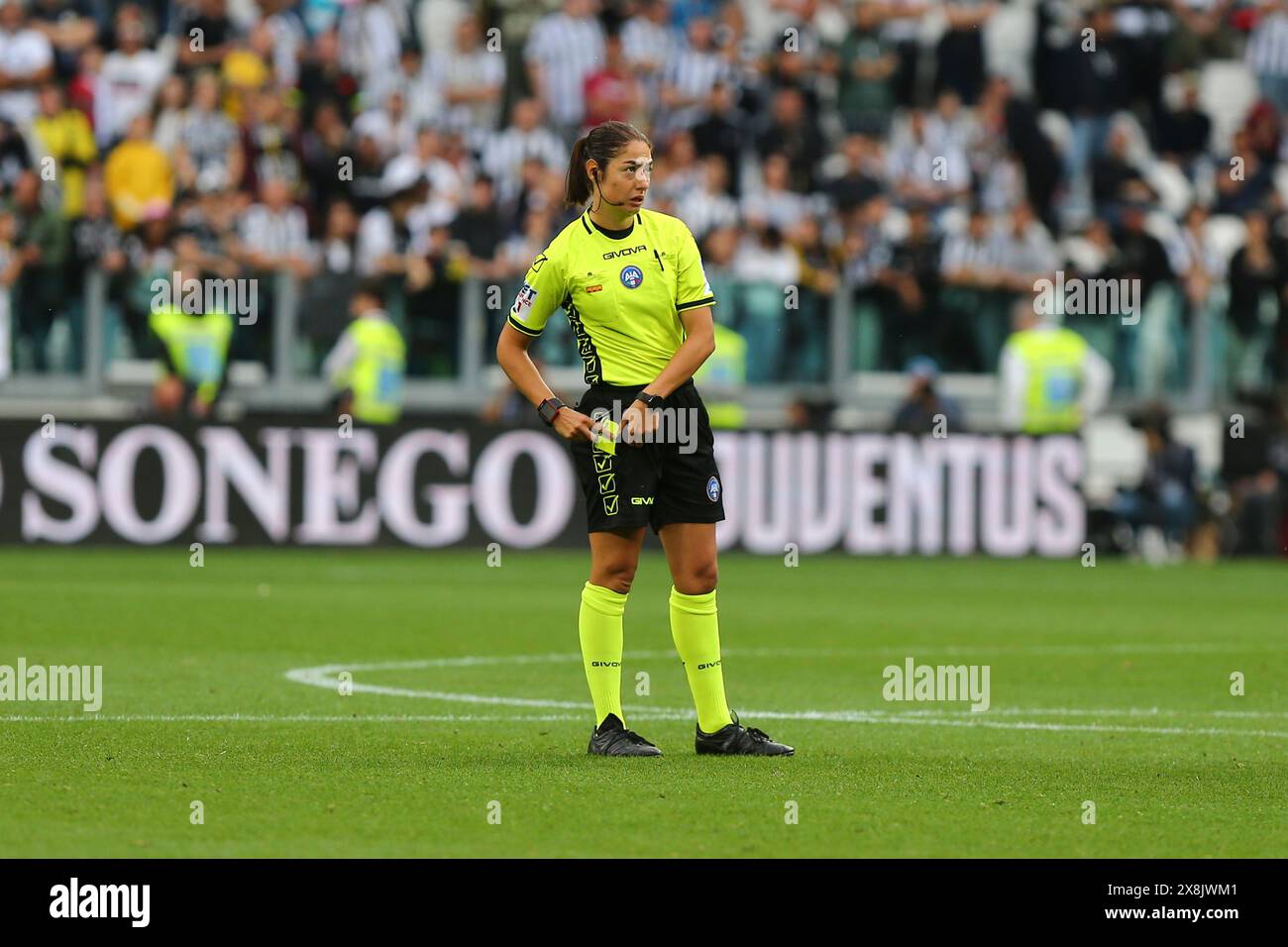 L'arbitro Maria Sole Ferrieri Caputi durante la partita tra Juventus FC e AC Monza il 25 maggio 2024 all'Allianz Stadium di Torino. Foto Stock