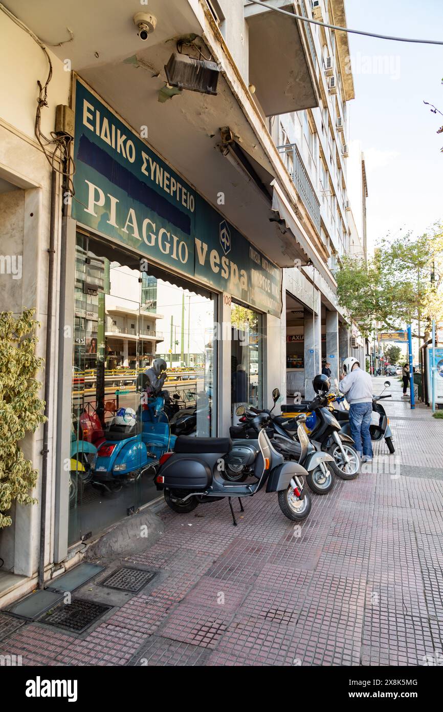 Showroom Vespa e officina di riparazione, Atene, Grecia, Europa Foto Stock