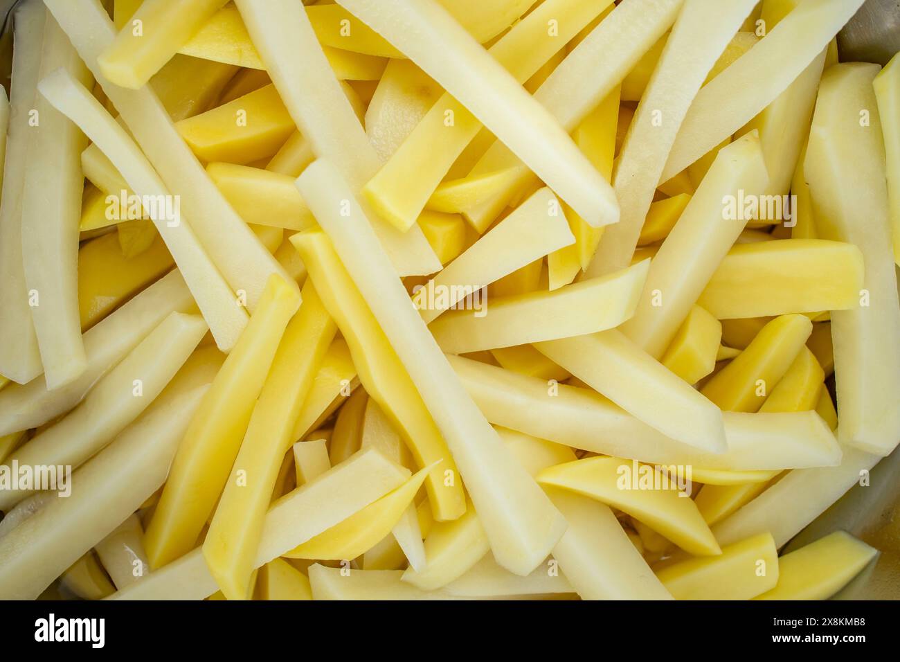 Patatine fritte crude, colori diversi, full frame Foto Stock