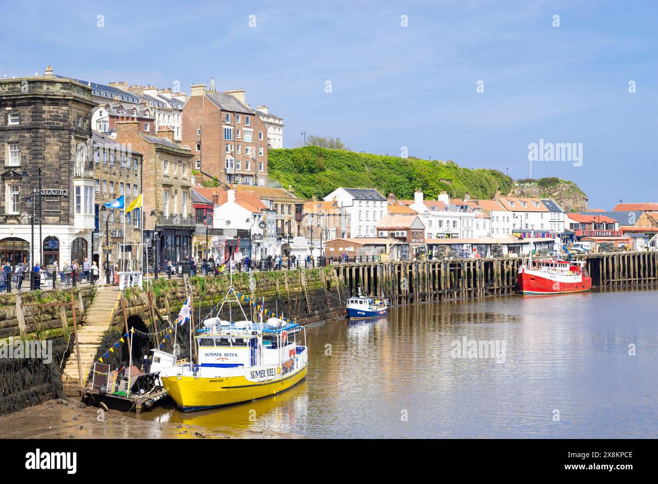Whitby UK barche turistiche per gite in mare e gite in barca sul fiume Esk a Whitby Harbour Whitby North Yorkshire Regno Unito Europa Foto Stock