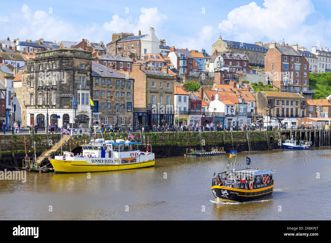 Whitby UK barche turistiche per gite in mare e gite in barca sul fiume Esk a Whitby Harbour Whitby North Yorkshire Regno Unito Europa Foto Stock