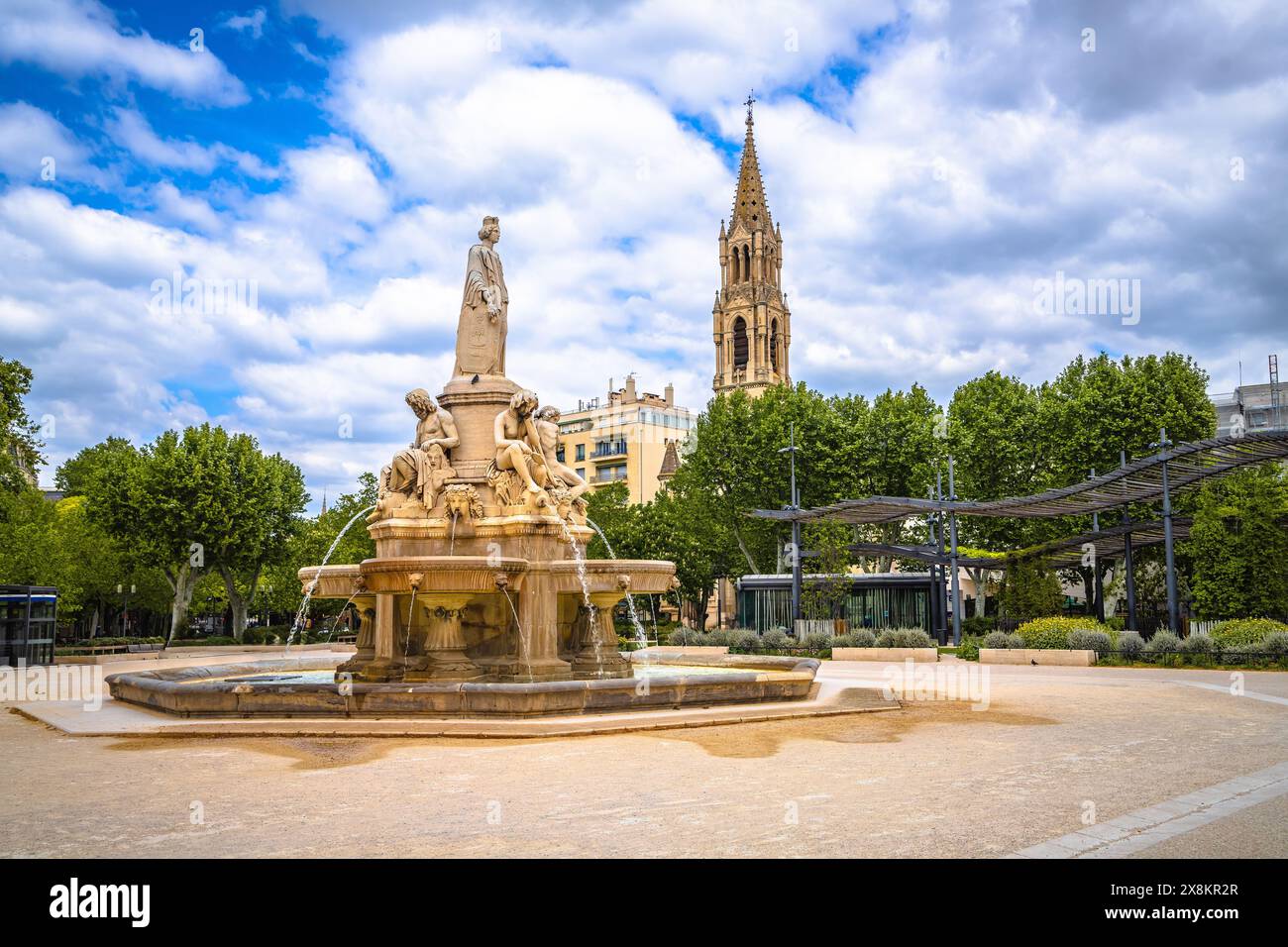 Fontaine Pradier e parco a Nimes, a sud della Francia Foto Stock