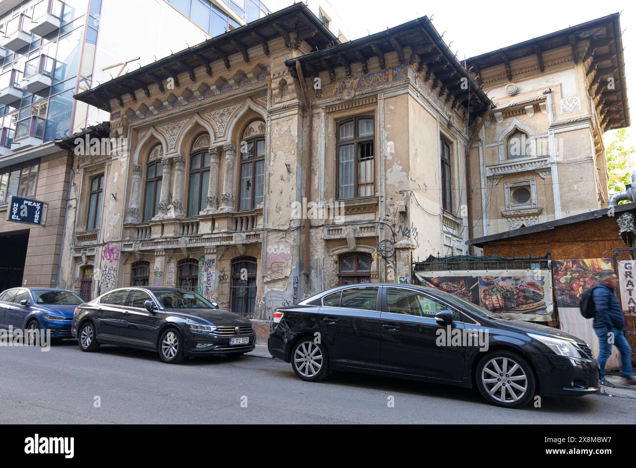 Bucarest, Romania. 23 maggio 2024. una vecchia casa abbandonata nel centro della città Foto Stock