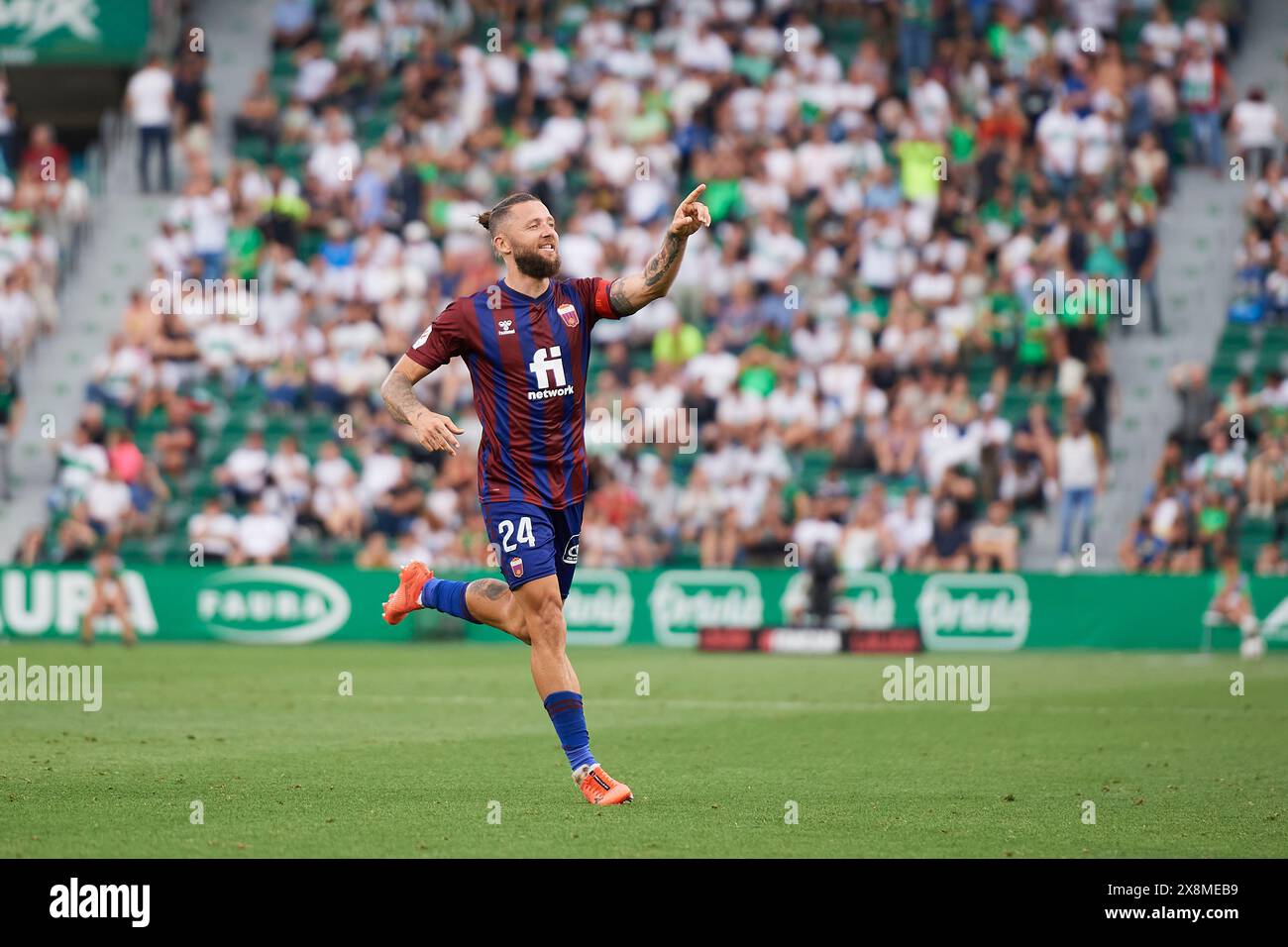 Elche, Spagna. 26 maggio 2024. ELCHE, SPAGNA - MAGGIO 26: David Timor centrocampo difensivo del CD Eldense festeggia dopo aver segnato il secondo gol della sua squadra durante il LaLiga Hypermotion match tra Elche CF e CD Eldense allo stadio Manuel Martinez Valero, il 26 maggio 2024 a Elche, Alicante, Spagna. (Foto di Francisco Macia/Photo Players Images) credito: Magara Press SL/Alamy Live News Foto Stock