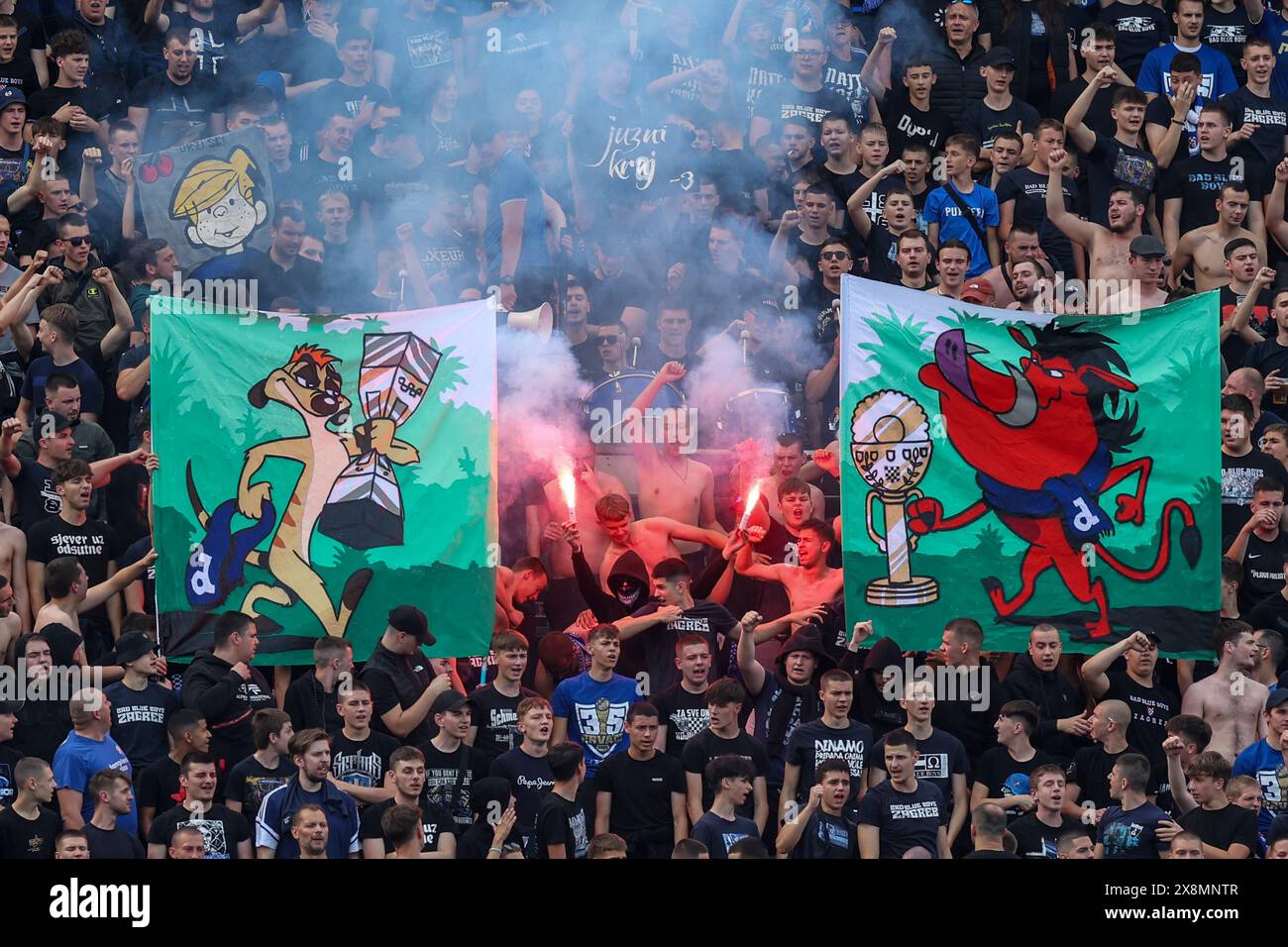 Zagabria, Croazia. 26 maggio 2024. Tifosi della Dinamo Zagabria, Bad Blue Boysi durante il 36° turno di Supersport HNL tra la Dinamo Zagabria GNK e il Rudes al Maksimir Stadium di Zagabria, Croazia, il 26 maggio 2024. Foto: Igor Kralj/PIXSELL credito: Pixsell/Alamy Live News Foto Stock