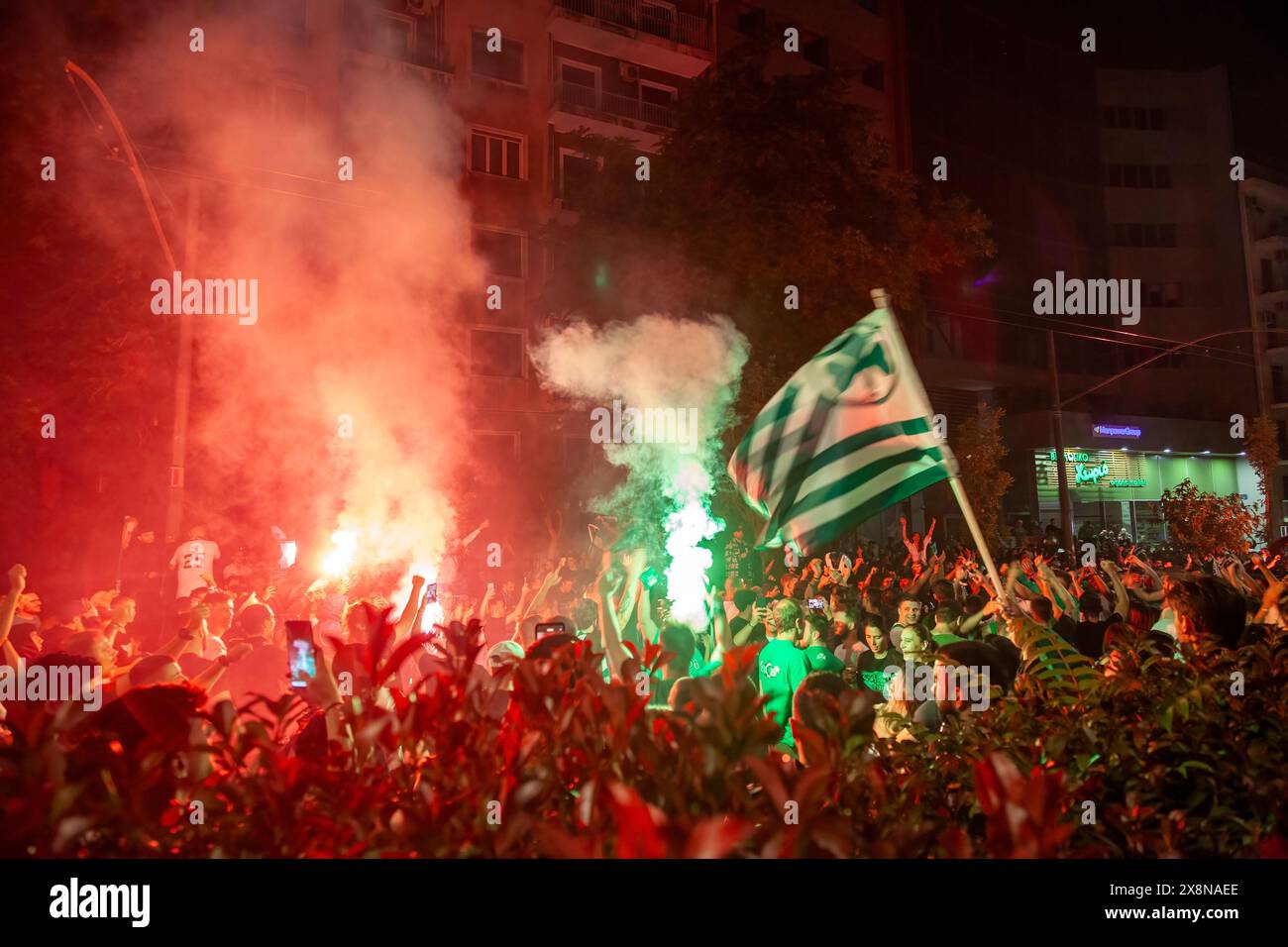 I tifosi del Panathinaikos celebrano la vittoria del campionato europeo per la settima volta nella storia della squadra. Foto Stock