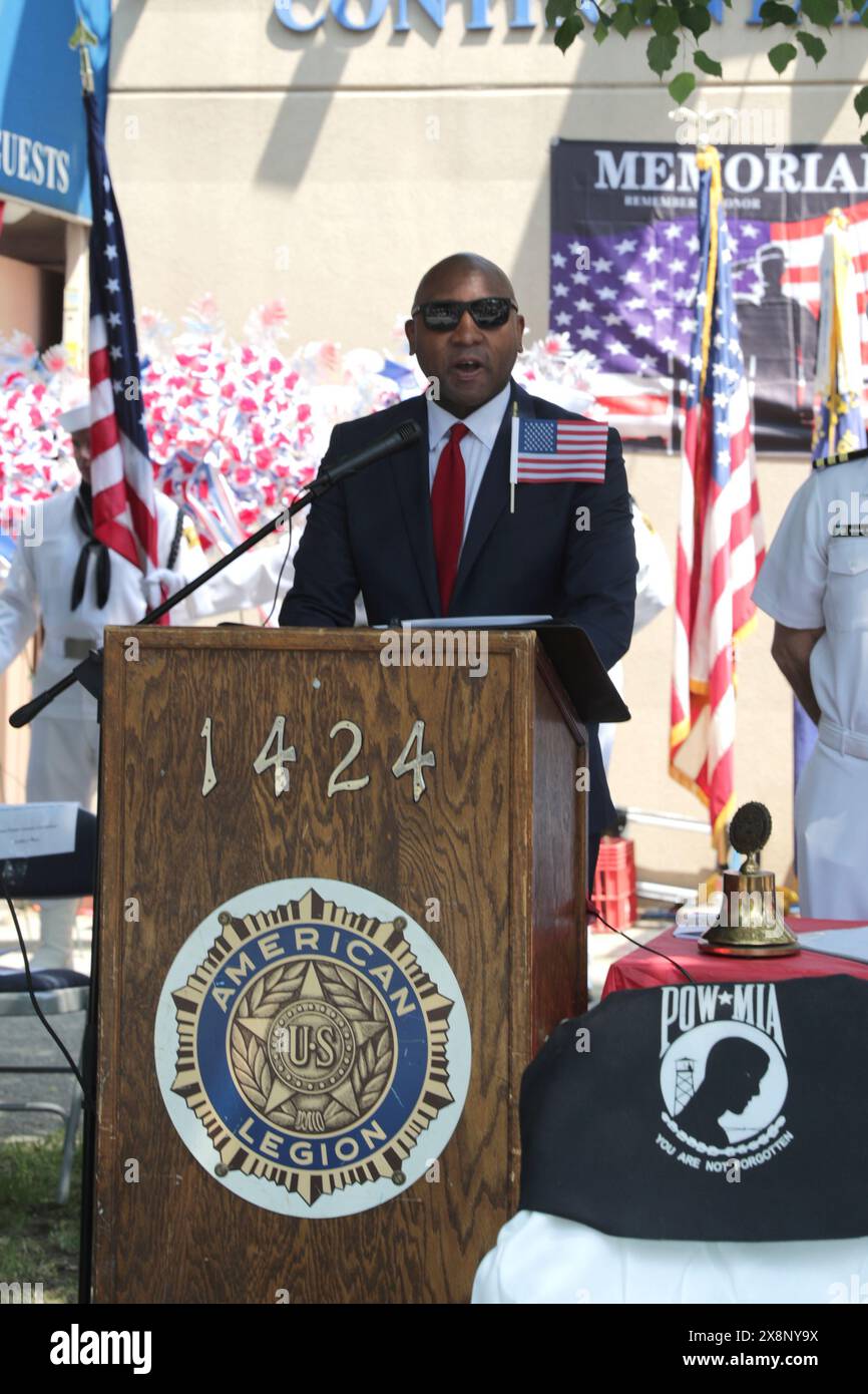 Forest Hills, New York, USA, 18 maggio 2024 - Donovan Richards, presidente del Queens Borough, insieme all'American Legion Continental Post n. 1424, guida il Foto Stock