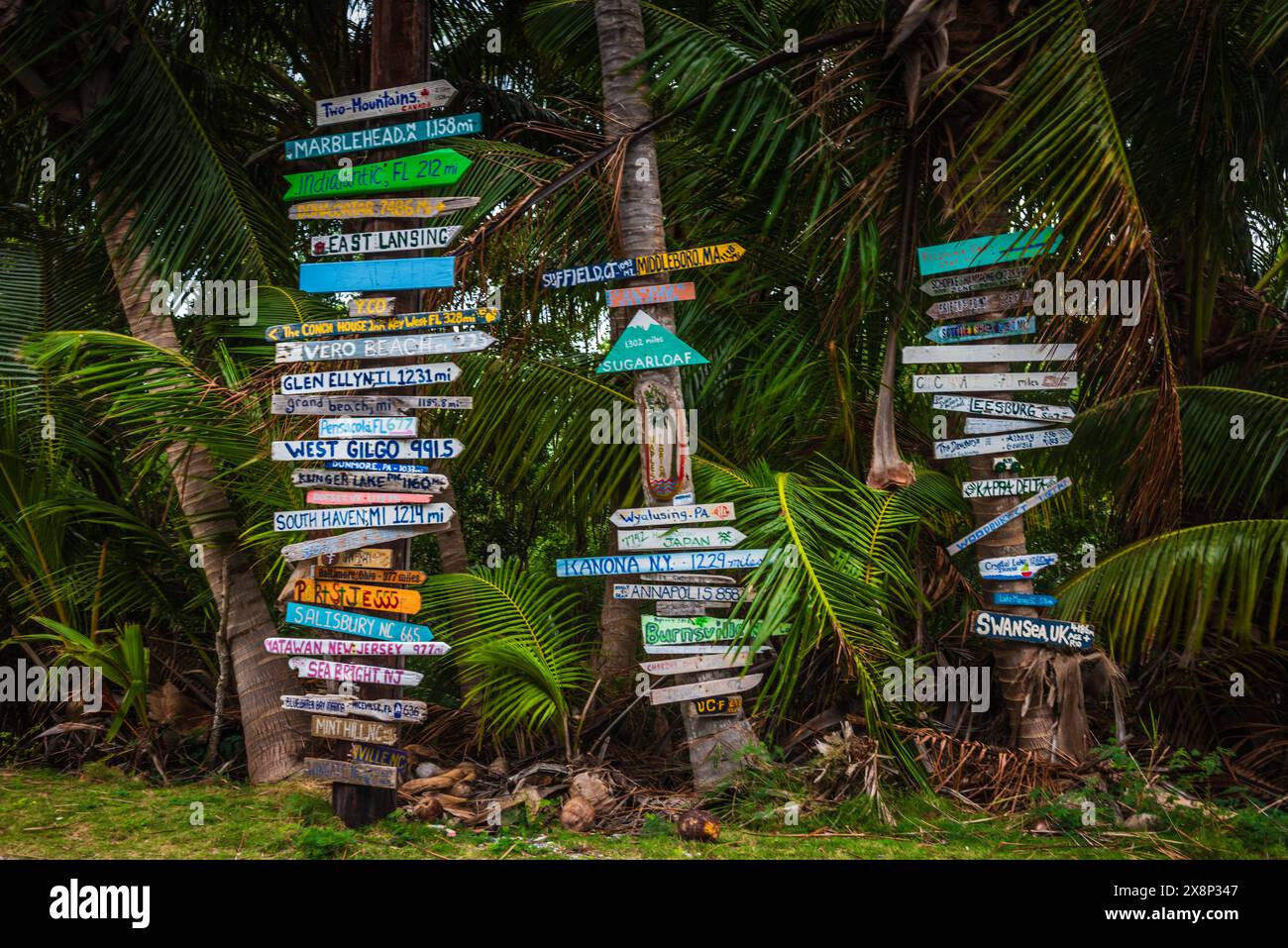 Indicazioni per destinazioni con distanze dalle Isole Abaco alle Bahamas. Foto Stock