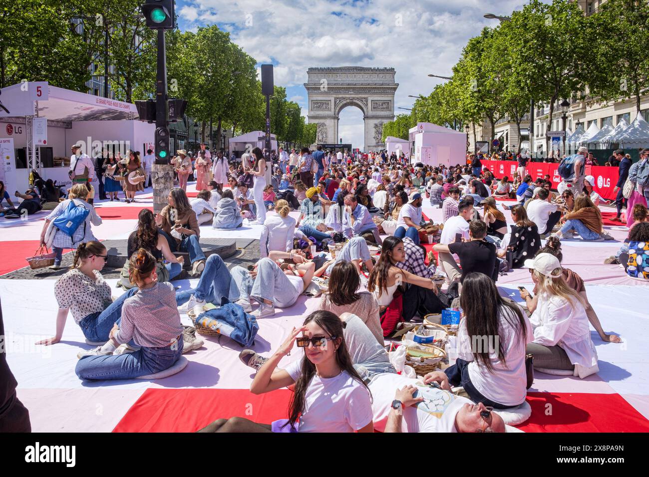 FRANCIA. PARIGI (75) 8 EME ARRONDISSEMENT. AVENUE DES CHAMPS-ELYSEES (DOMENICA 26 MAGGIO 2024). SU INIZIATIVA DEL COMITATO CHAMPS-ELYSEES, QUASI 4,0 Foto Stock