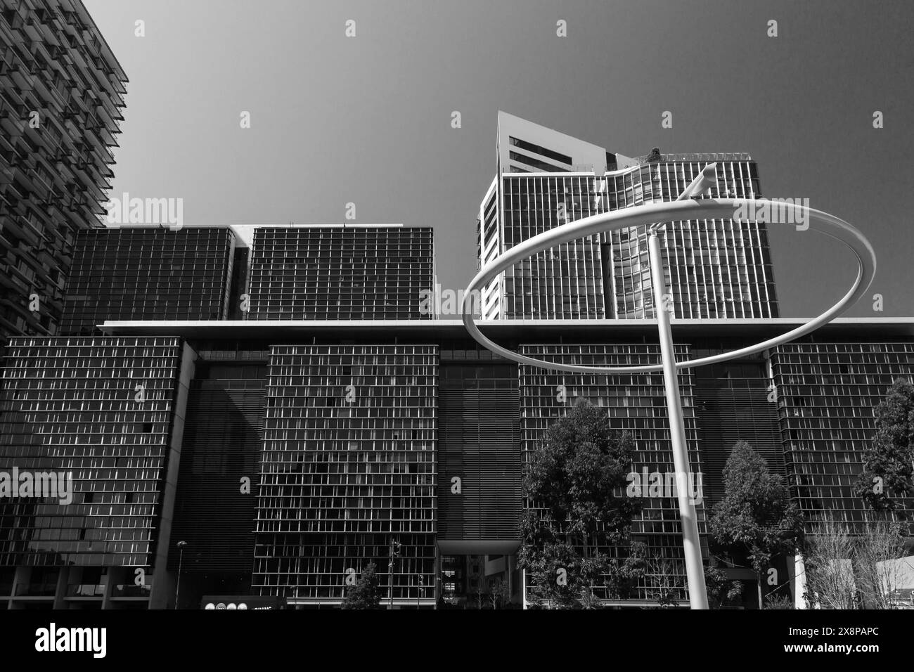 Vedute generali degli appartamenti e del Chippendale Green, costruito intorno a One Central Park. Foto in bianco e nero, Sydney, Australia. Foto Stock