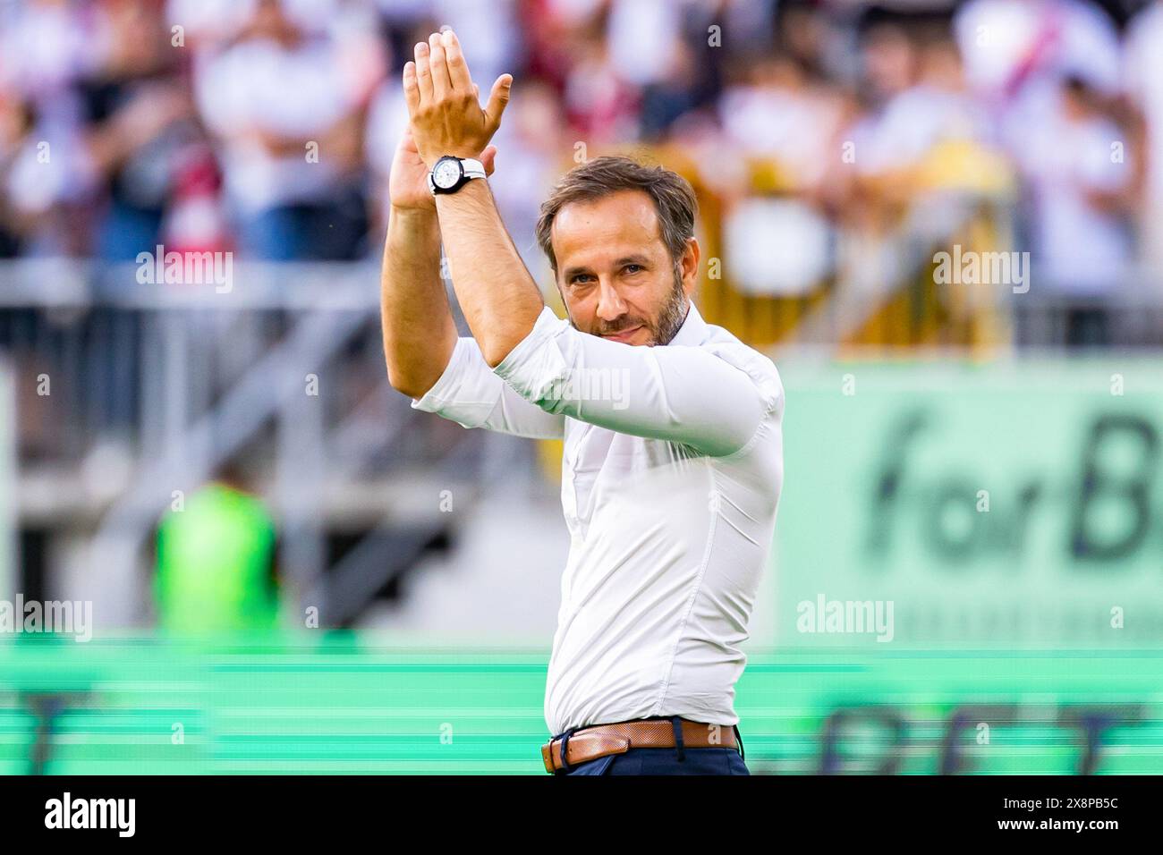 Lodz, Polonia. 25 maggio 2024. Marcin Matysiak allenatore del LKS applaude durante la partita polacca di PKO Bank Polski Ekstraklasa League tra LKS Lodz e PGE FKS Stal Mielec allo stadio municipale di Wladyslaw Krol. Punteggio finale; LKS Lodz 3:2 PGE FKS Stal Mielec. (Foto di Mikolaj Barbanell/SOPA Images/Sipa USA) credito: SIPA USA/Alamy Live News Foto Stock