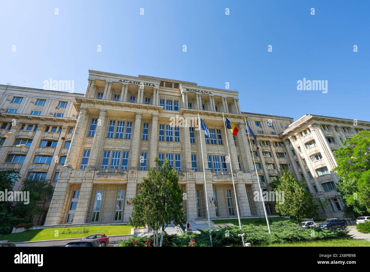 Bucarest, Romania. 24 maggio 2024. Vista esterna dell'edificio dell'Accademia rumena nel centro della città Foto Stock