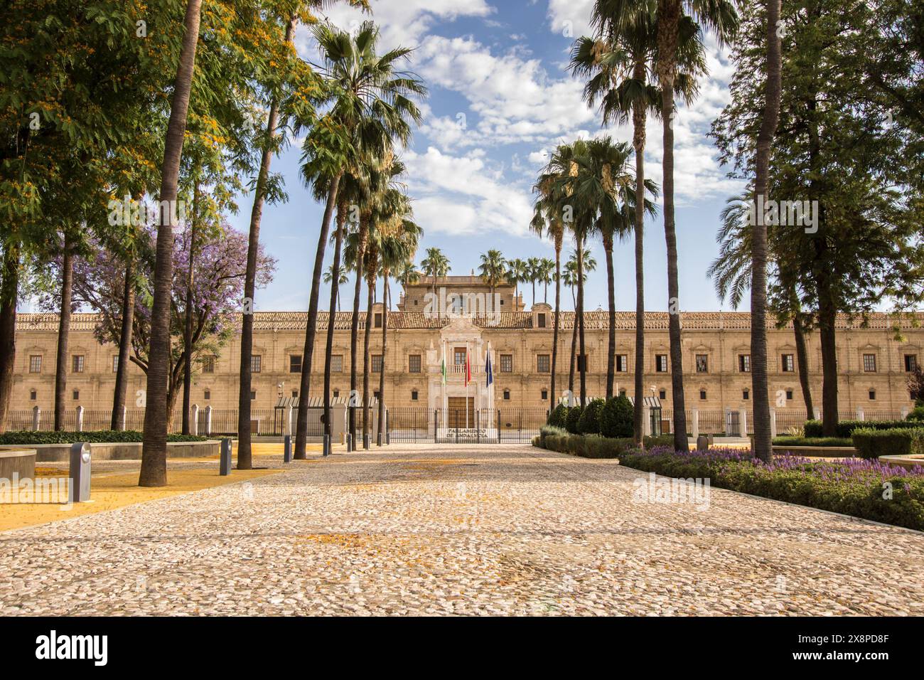 Facciata principale del Parlamento dell'Andalusia, ex Hospital de los Venerables a Siviglia, Andalusia, Spagna Foto Stock