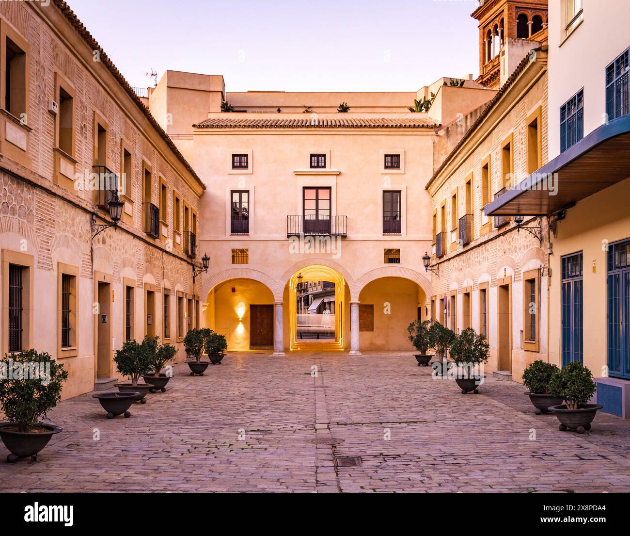 Plaza nella Zecca reale di Siviglia, edificio originale del XVI secolo Foto Stock