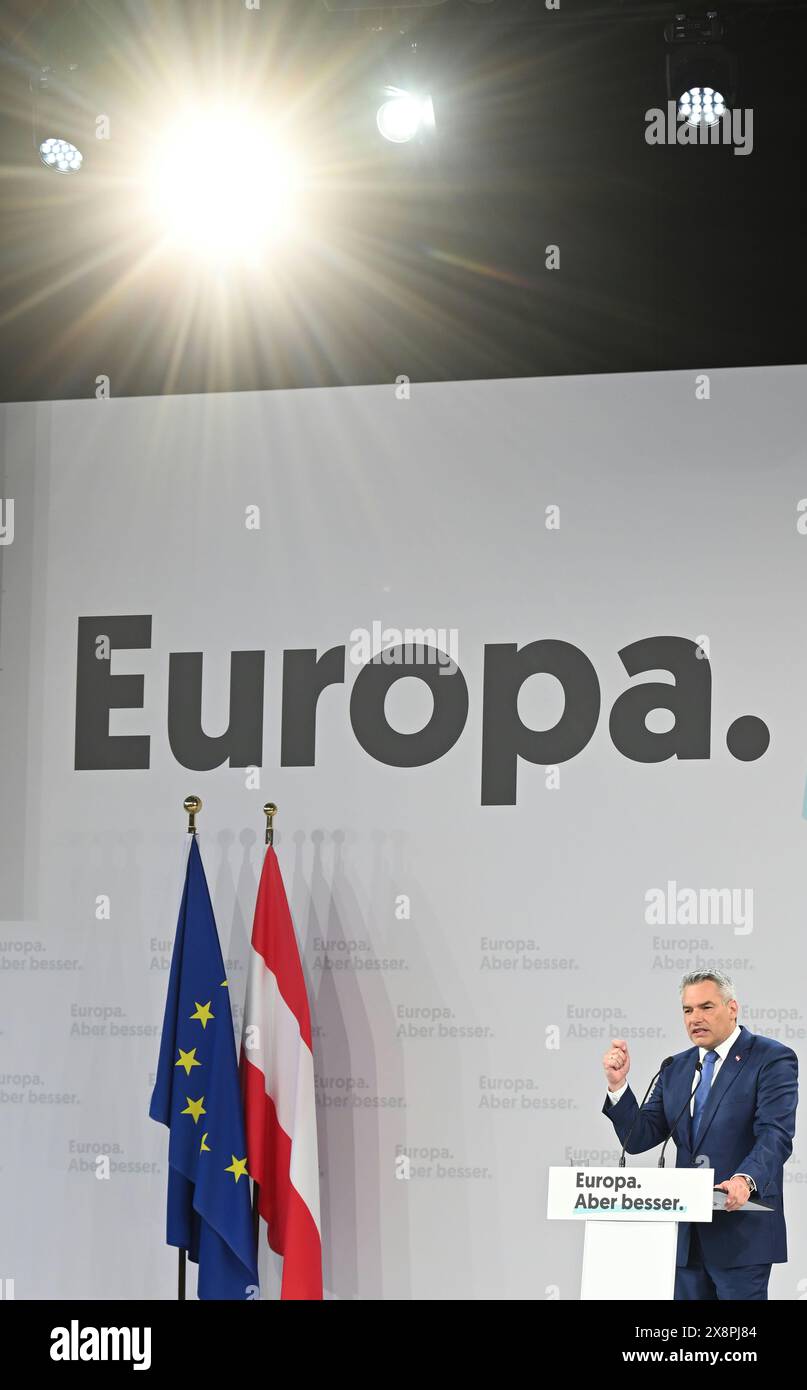 Il Cancelliere austriaco Karl Nehammer venerdì 24 maggio 2024, in occasione dell'evento elettorale UE di ÖVP "calcio d'inizio alla corsa finale" presso il centro espositivo Oberwart, a Oberwart, Austria. - 20240524 PD8484 credito: APA-PictureDesk/Alamy Live News Foto Stock