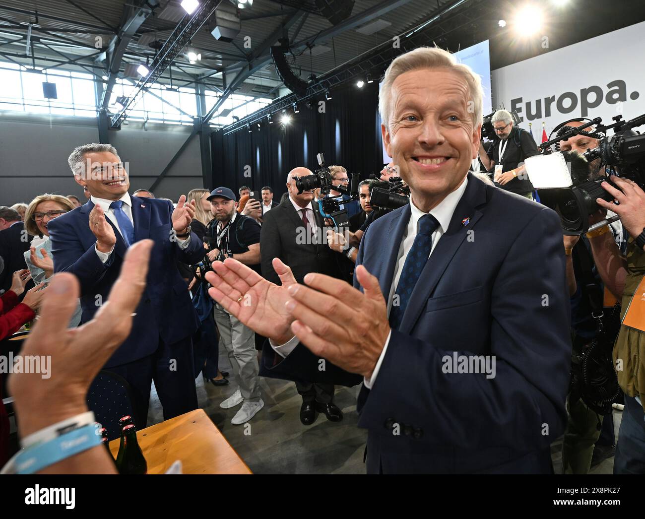 ÖVP candidato dell'UE Reinhold Lopatka venerdì 24 maggio 2024, all'evento elettorale UE di ÖVP "calcio d'inizio alla corsa finale" presso il centro espositivo Oberwart, a Oberwart, in Austria. - 20240524 PD7864 credito: APA-PictureDesk/Alamy Live News Foto Stock