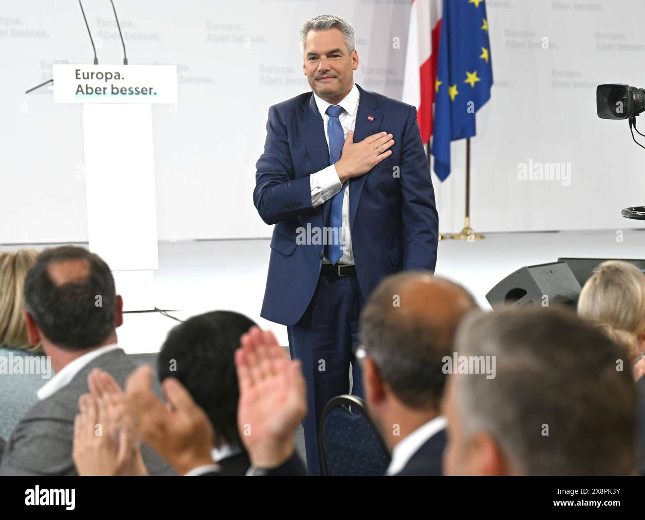 Il Cancelliere austriaco Karl Nehammer venerdì 24 maggio 2024, in occasione dell'evento elettorale UE di ÖVP "calcio d'inizio alla corsa finale" presso il centro espositivo Oberwart, a Oberwart, Austria. - 20240524 PD8432 credito: APA-PictureDesk/Alamy Live News Foto Stock
