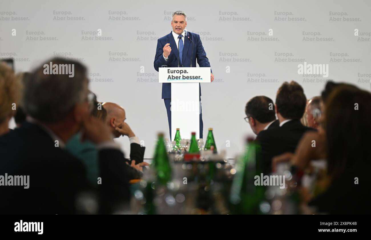 Il Cancelliere austriaco Karl Nehammer venerdì 24 maggio 2024, in occasione dell'evento elettorale UE di ÖVP "calcio d'inizio alla corsa finale" presso il centro espositivo Oberwart, a Oberwart, Austria. - 20240524 PD8439 credito: APA-PictureDesk/Alamy Live News Foto Stock