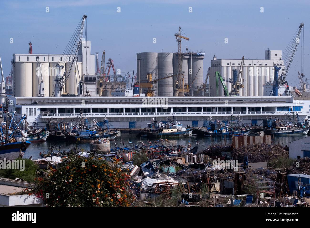 Primo piano delle attività di navigazione nel porto di Casablanca nella città di Casablanca, nella provincia di Casablanca-Settat, in Marocco, il 5 ottobre 20 Foto Stock