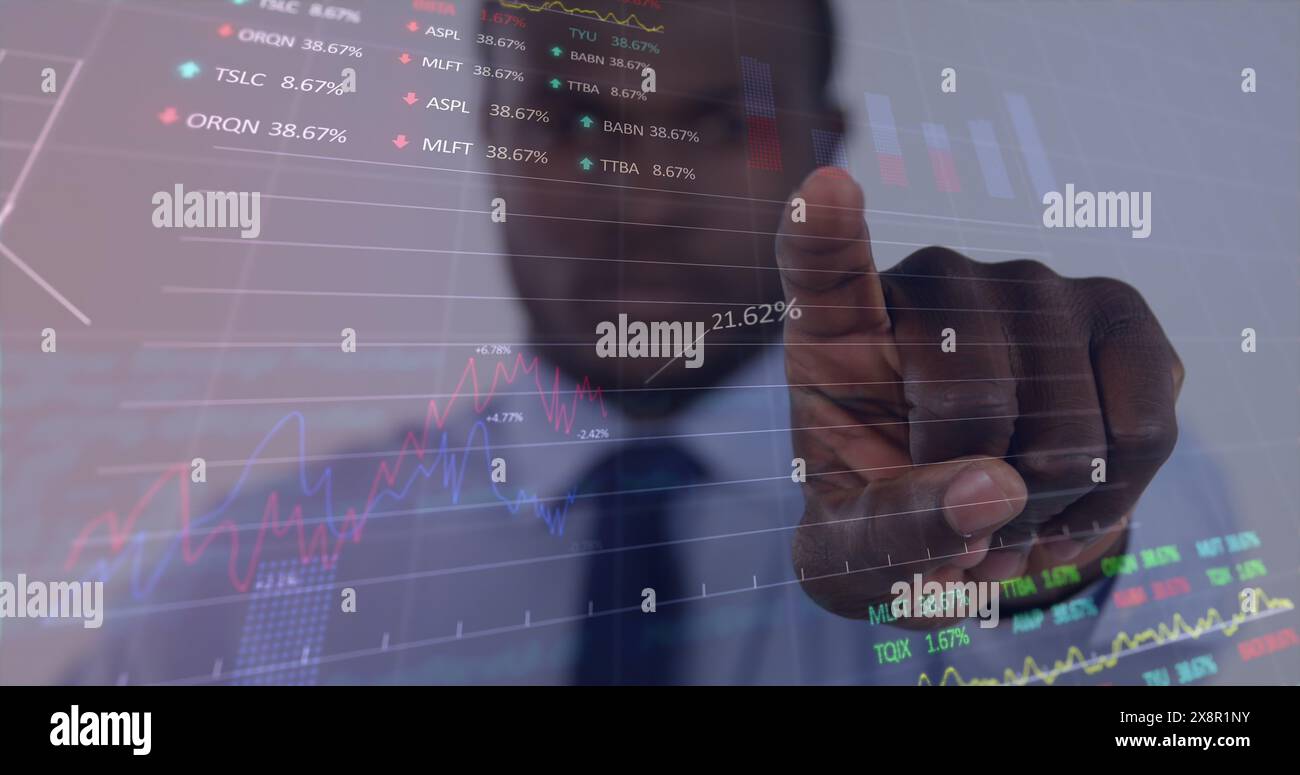 Immagine di più grafici e banchi di trading, uomo afroamericano che punta il dito verso la fotocamera Foto Stock