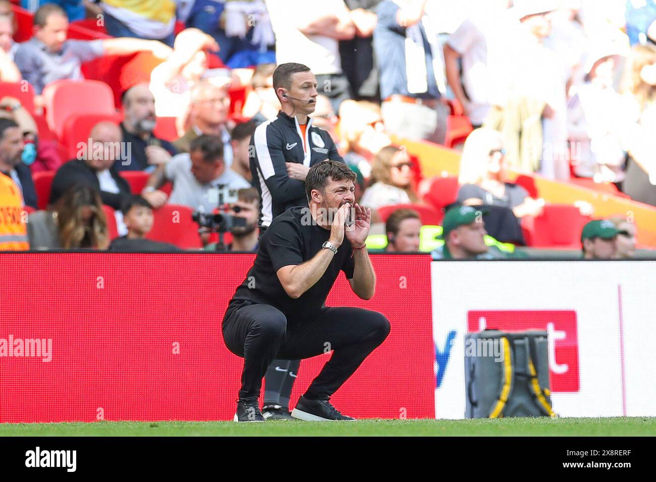 Il manager del Southampton Russell Martin si inginocchia durante la finale di play-off del campionato EFL del Leeds United FC contro Southampton FC al Wembley Stadium, Londra, Inghilterra, Regno Unito, il 26 maggio 2024 Foto Stock