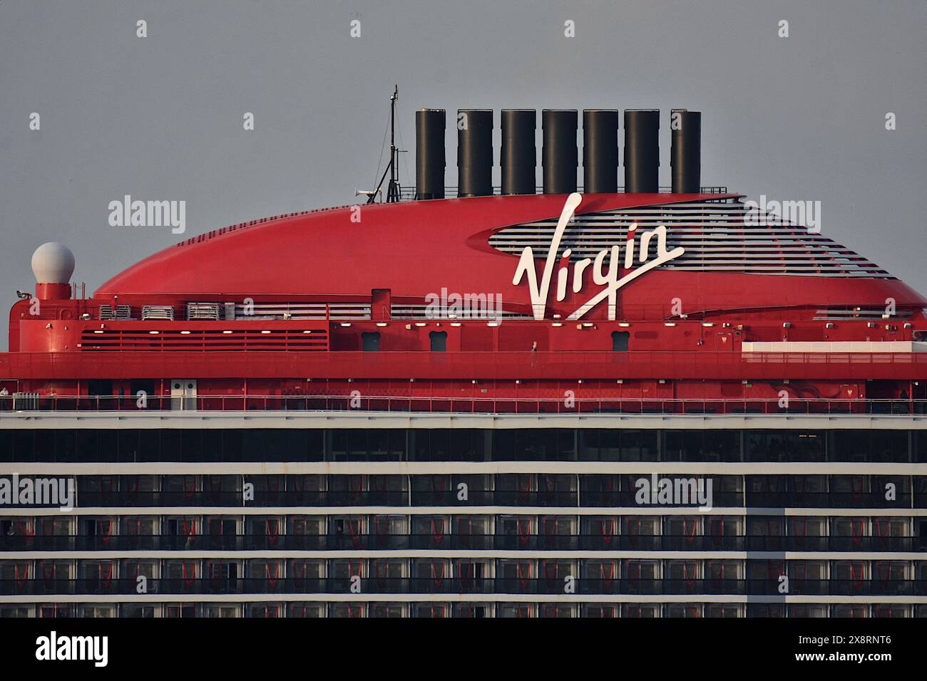 La nave da crociera Scarlet Lady arriva al porto francese del Mediterraneo di Marsiglia. (Foto di Gerard bottino / SOPA Images/Sipa USA) Foto Stock