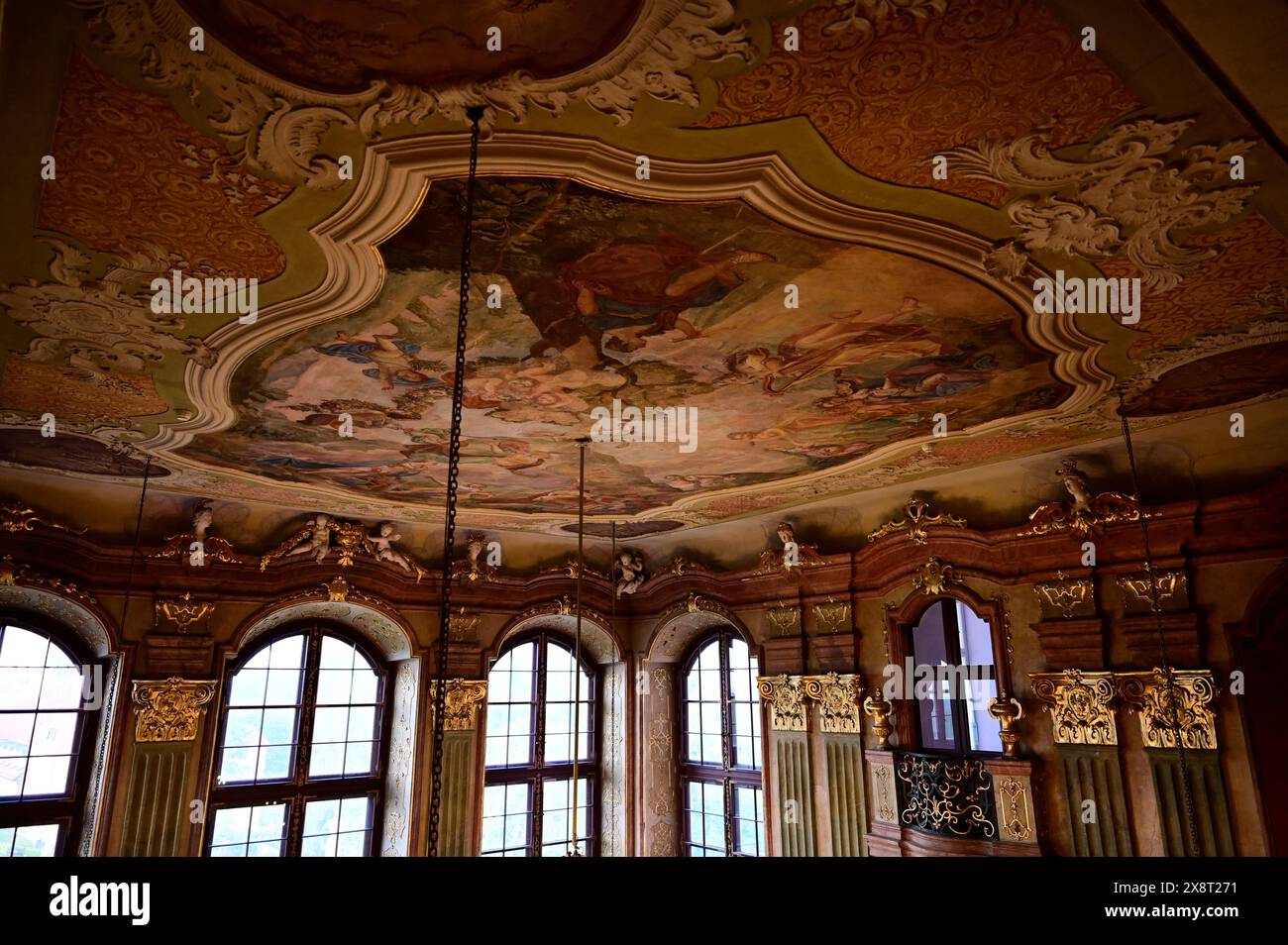 Maximiliansaal, Das Schloss Fürstenstein (auch Burg Fürstenstein; polnisch Zamek Książ; schlesisch Schlooß Ferschtensteen) ist das größte Schloss Schl Foto Stock