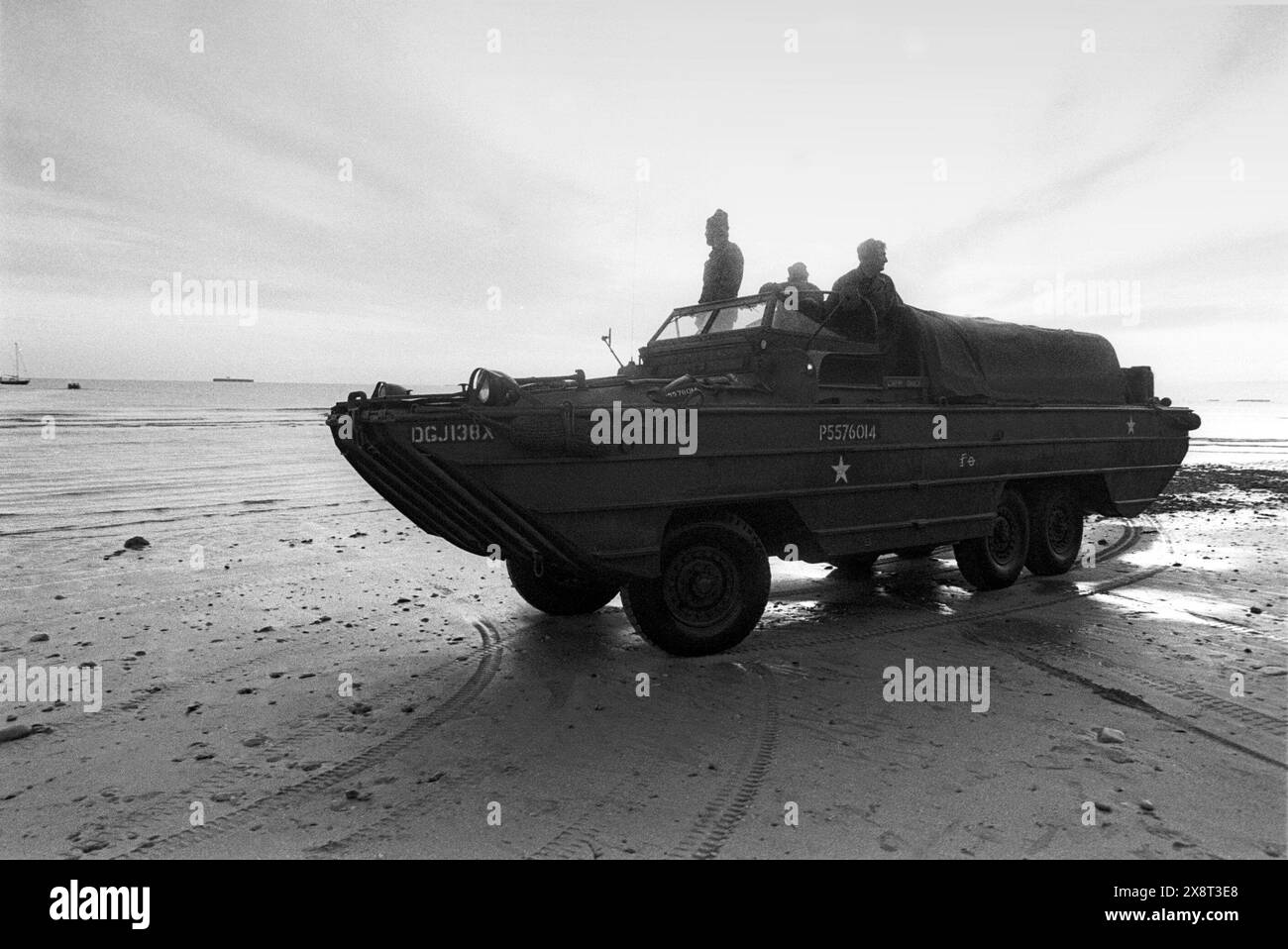 - Normandia, veterani di guerra e collezionisti di veicoli militari d'epoca partecipano alle cerimonie annuali per la commemorazione dello sbarco alleato del giugno 1944, camion anfibio DUKW ....- Normandia, veterani di guerra e collezionisti di veicoli militari d'epoca partecipano alle annuali cerimonie per la commemorazione degli sbarchi alleati del giugno 1944, veicolo anfibio DUKW Foto Stock