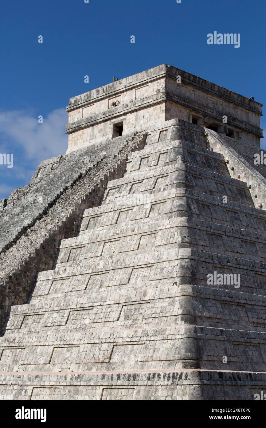 El Castillo (o piramide di Kulkulcan), Chichen Itza, Yucatan, Messico Foto Stock