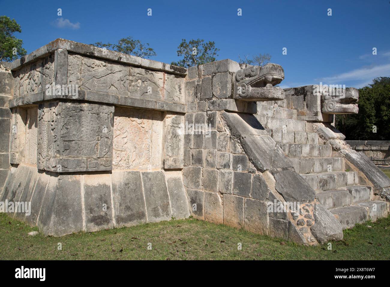 Piattaforma di aquile e giaguari, Chichen Itza, Yucatan, Messico Foto Stock